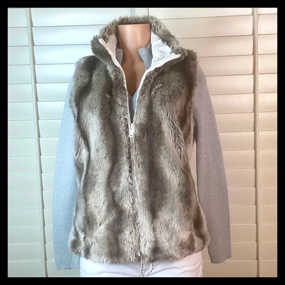 KRISIN BLAKE Reversible Faux Fur Vest - Picture 4 of 12